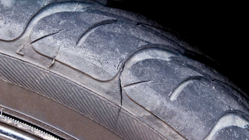 Wear and tear of a tire; how long do car tires last?